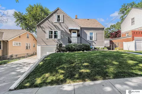 4544 Charles St, Omaha, NE 68132