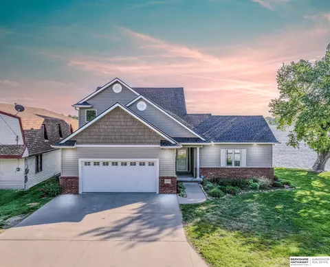 5220 Navajo St, Council Bluffs, IA 51501
