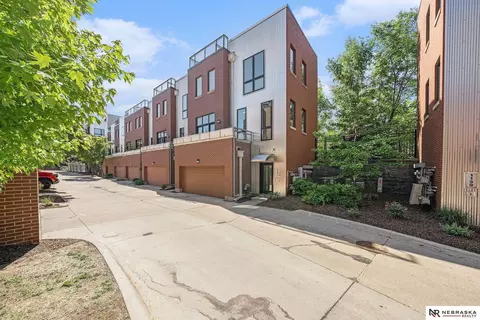 1131 Marcy Plz, Omaha, NE 68108