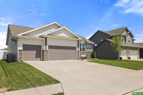 19514 Redwood St, Gretna, NE 68028