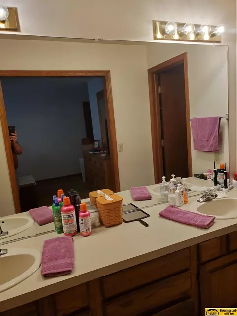 Bath - 2 The Pines, Beatrice, NE 68310 photo 2 of 4
