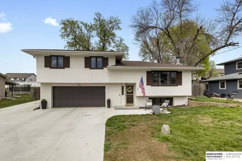19824 Beverly Manor Ln, Council Bluffs, IA 51503
