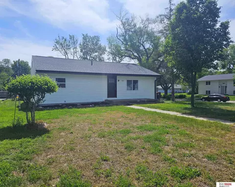 1202 N 16th St, Beatrice, NE 68310