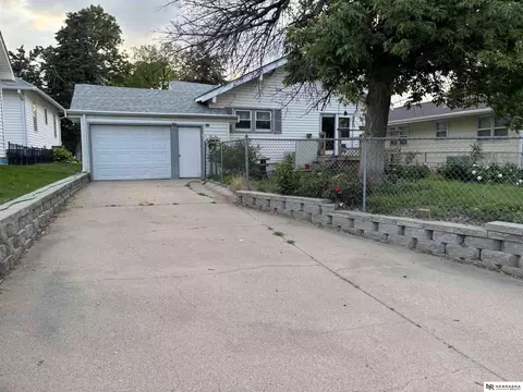 2710 S 13th St, Lincoln, NE 68502