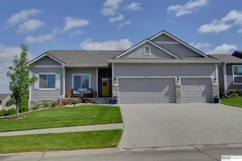 16534 Hanover St, Bennington, NE 68007