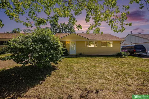1453 Dorene Blvd, Carter Lake, IA 51510