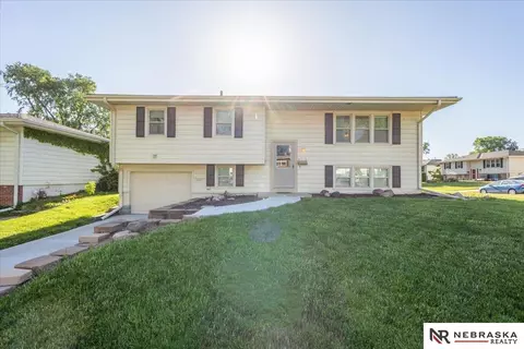 5077 S 89th St, Omaha, NE 68127