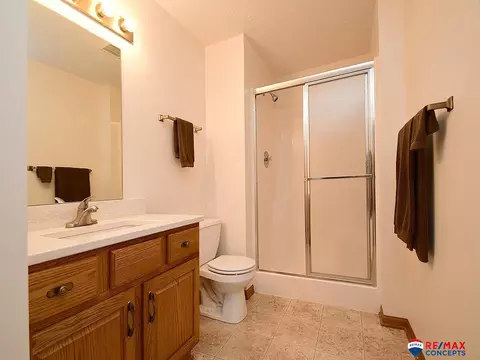 Bath - 930 E 9th St, Hickman, NE 68372 photo 4 of 6