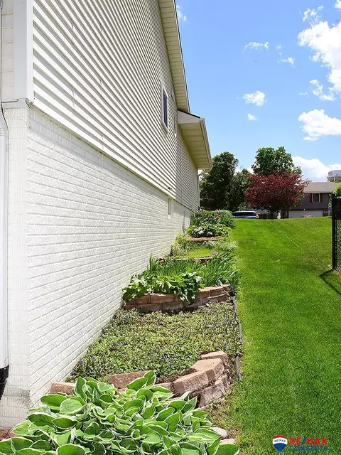 Exterior - 930 E 9th St, Hickman, NE 68372 photo 6 of 7