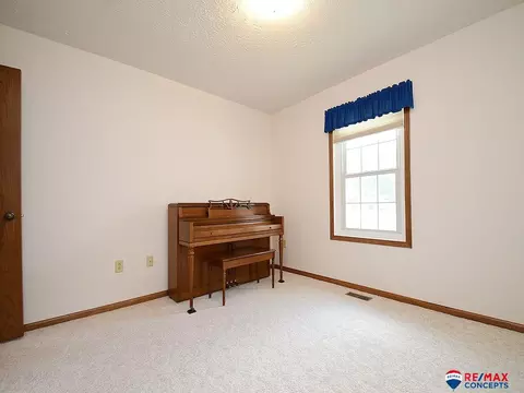 Bedroom - 930 E 9th St, Hickman, NE 68372 photo 4 of 5