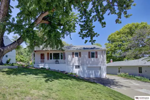7608 Bedford Ave, Omaha, NE 68134