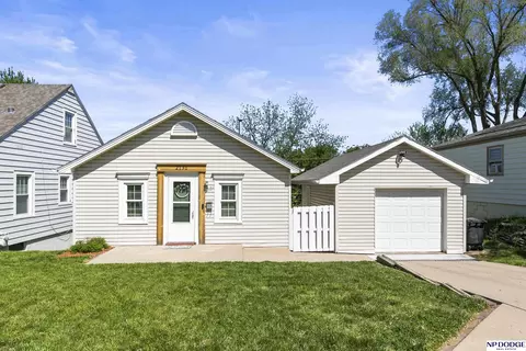 2131 S 49 Ave, Omaha, NE 68106