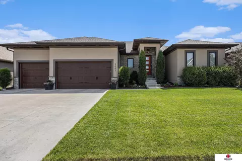 9002 S 31 St, Lincoln, NE 68516