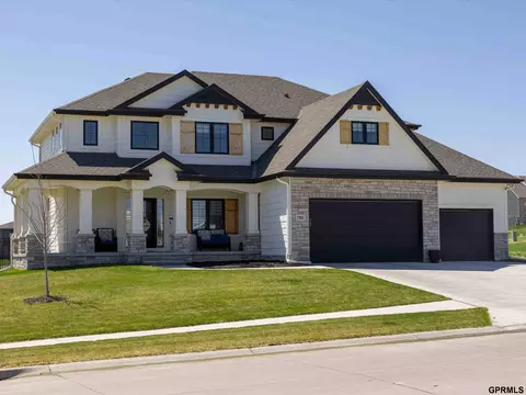 17001 Emma St, Bennington, NE 68007
