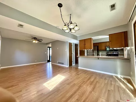 2227 Southwood Pl, Lincoln, NE 68512