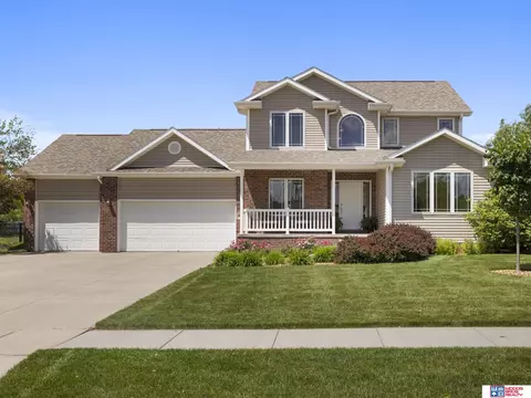 9550 Forest Glen Dr, Lincoln, NE 68526