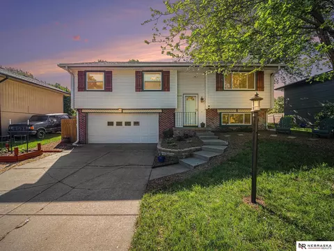 6210 NW 6th St, Lincoln, NE 68521