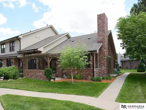 6617 Shenandoah Ct, Lincoln, NE 68510