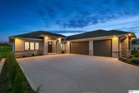 3012 S 209th Ct, Elkhorn, NE 68022