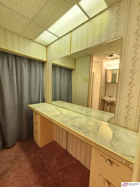 Bath - 1509 N 15th St, Beatrice, NE 68310 photo 2 of 2