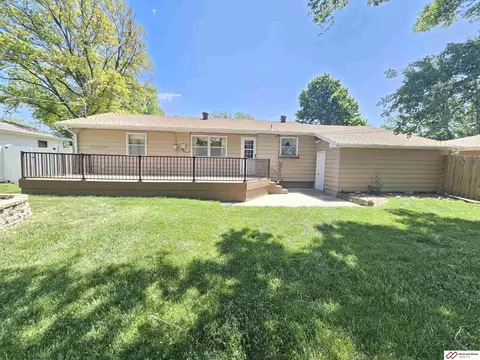 Exterior - 1509 N 15th St, Beatrice, NE 68310 photo 3 of 5