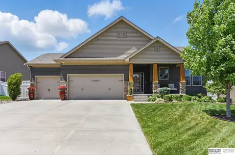 11918 S 212th St, Gretna, NE 68028