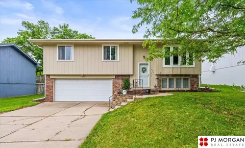 15219 Z St, Omaha, NE 68137