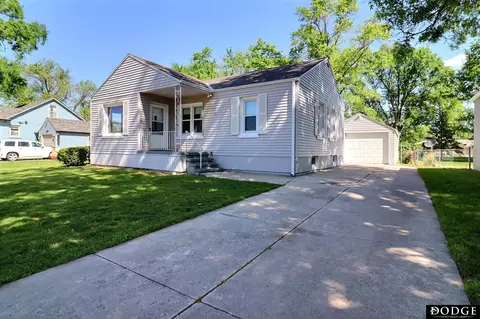 828 E 15th St, Fremont, NE 68025