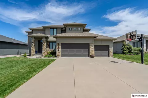 6707 S 209th St, Omaha, NE 68022