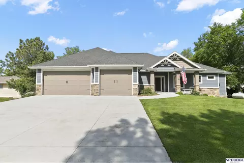 3984 Lakeview Dr, Cedar Creek, NE 68016