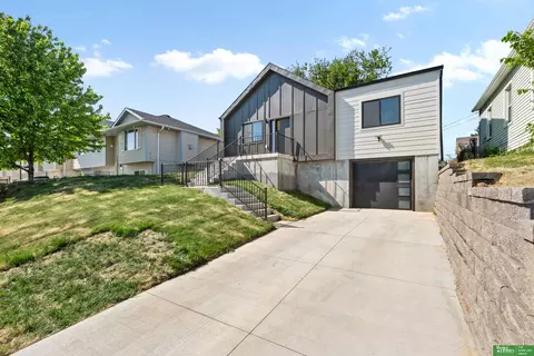 3004 V St, Omaha, NE 68107