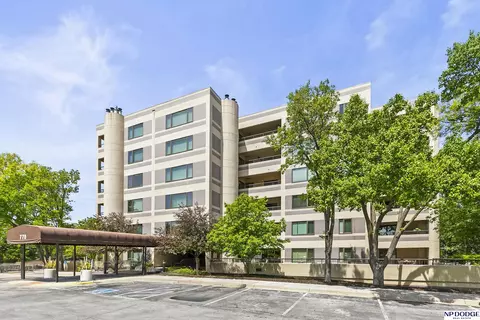 770 N 93 St #3B2, Omaha, NE 68114