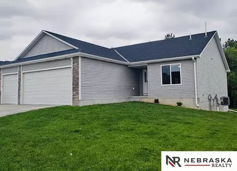 1700 NW 54th St, Lincoln, NE 68528