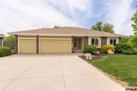 19588 Ridgeway Rd, Plattsmouth, NE 68048