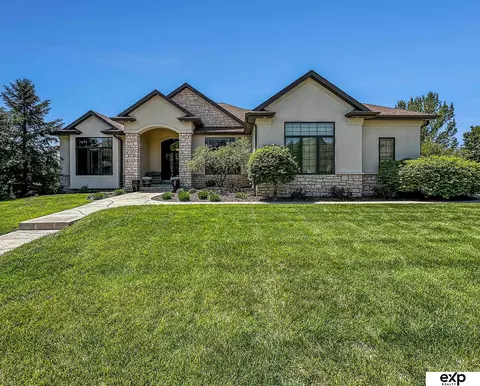 5311 S 90 St, Lincoln, NE 68526
