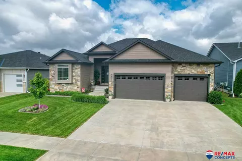 9831 S 80th St, Lincoln, NE 68516