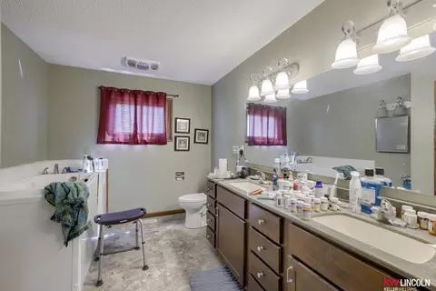 Bath - 307 S Way Ave, Sutton, NE 68979 photo 2 of 3