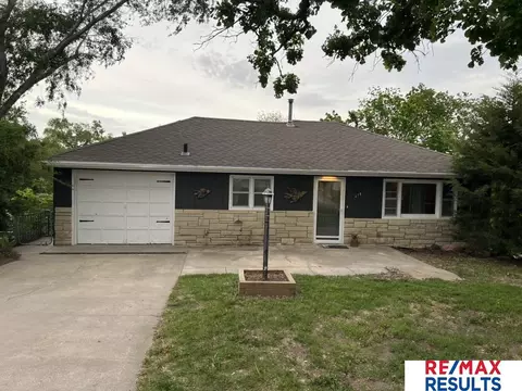 218 Oak St, Louisville, NE 68037
