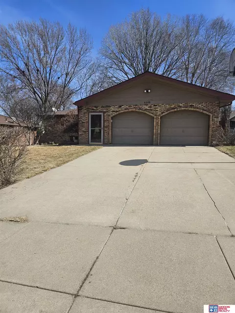 5320 S 66th Street Cir, Lincoln, NE 68516