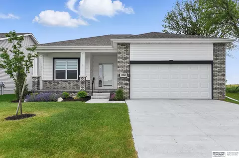 10280 S 209th St, Gretna, NE 68028