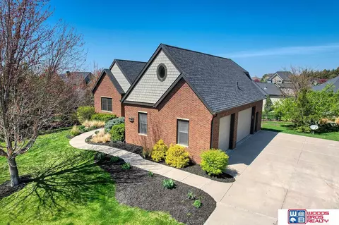 9510 Koi Rock Dr, Lincoln, NE 68526