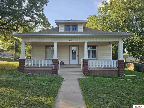 624 W Elm St, Wilber, NE 68465