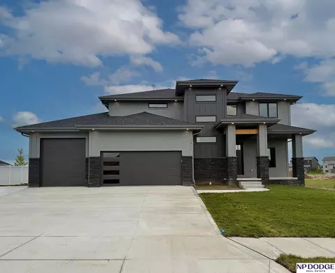 11911 Horizon St, Papillion, NE 68046
