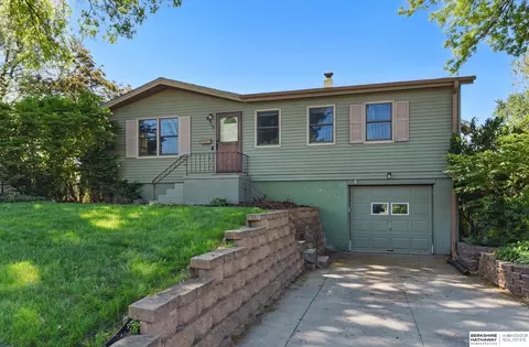 6913 Seward St, Omaha, NE 68104