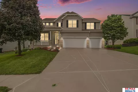 2441 Sand Hills Dr, Papillion, NE 68046