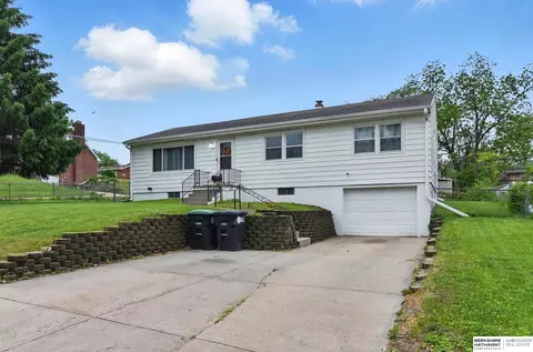 5302 N 49 St, Omaha, NE 68104