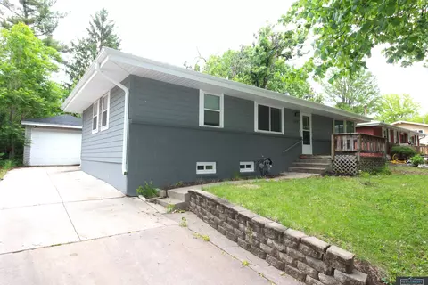 1425 Meadow Dale Dr, Lincoln, NE 68505