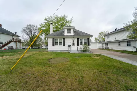 1822 N 60 St, Omaha, NE 68104