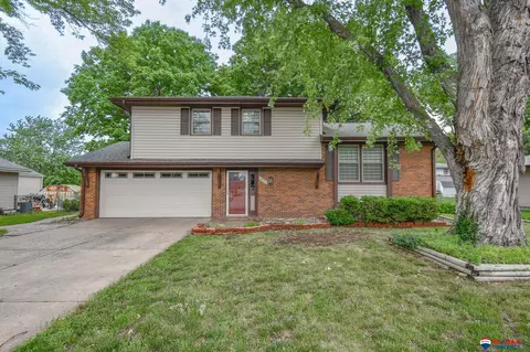 4221 S Gate Blvd, Lincoln, NE 68506