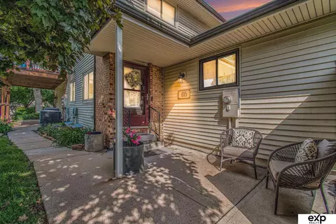 815 N 123 Plz #8 C-B, Omaha, NE 68154
